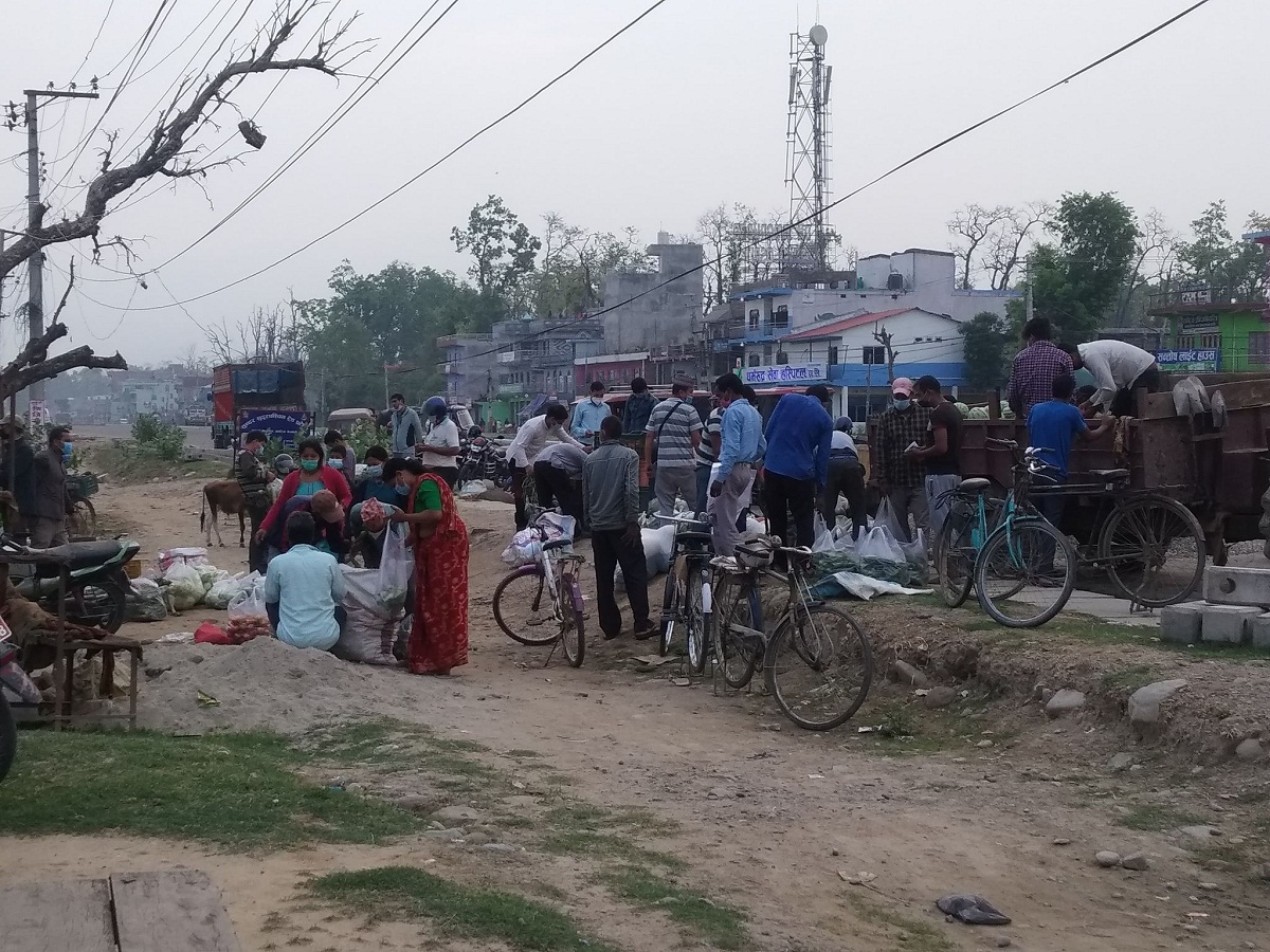 आफ्नै स्वास्थ्यमा गम्भिर लापरबाही गर्दै अत्तरियाबासी