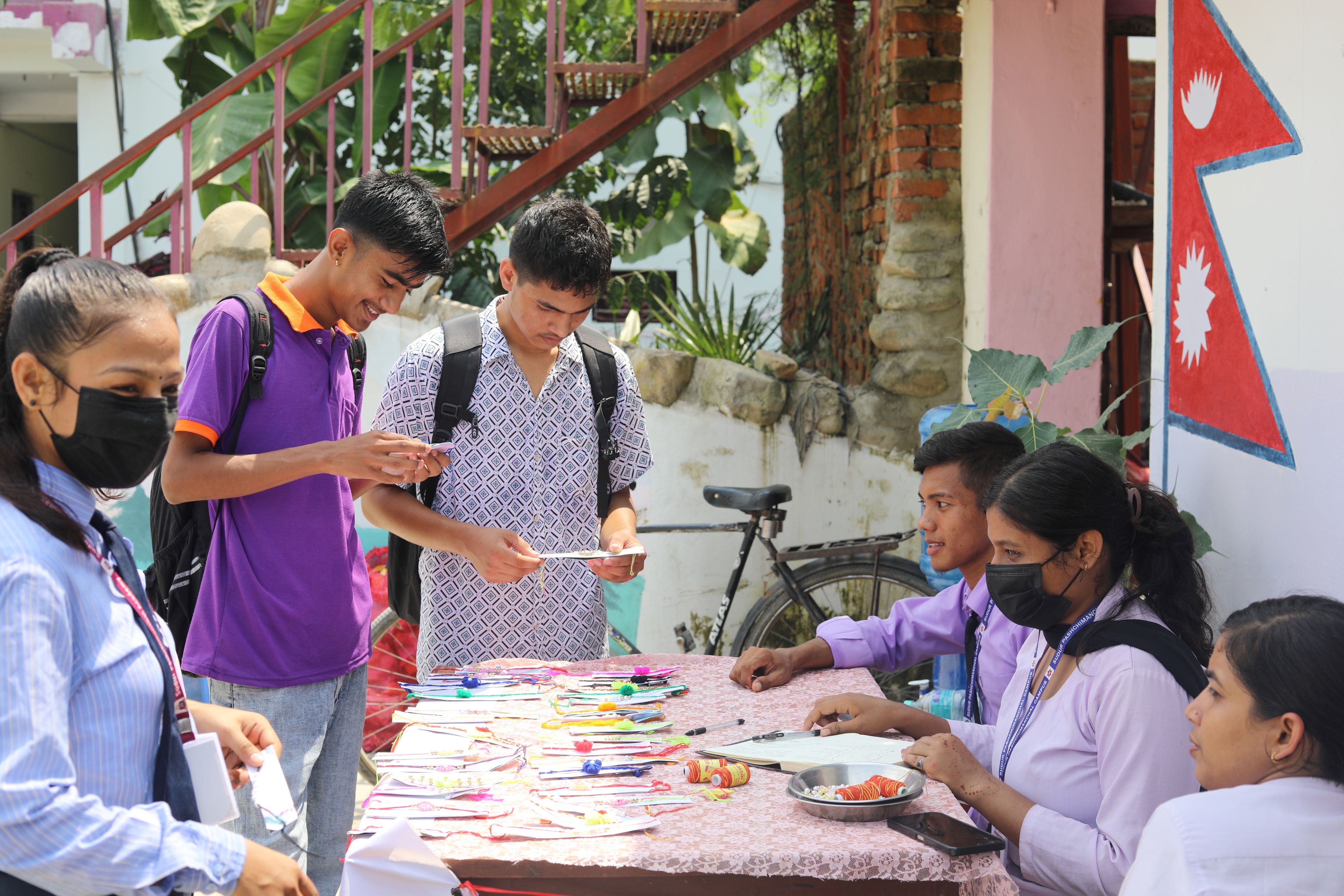 हस्तनिर्मित रक्षा धागो (राखी)मा आकर्षण बढ्दै