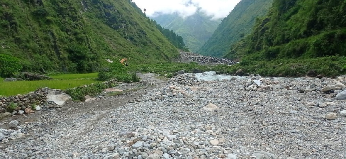 बझाङमा पहिरोले बन्द सडक एक महिना पुग्नै लाग्दा पनि अझै खुलेन 