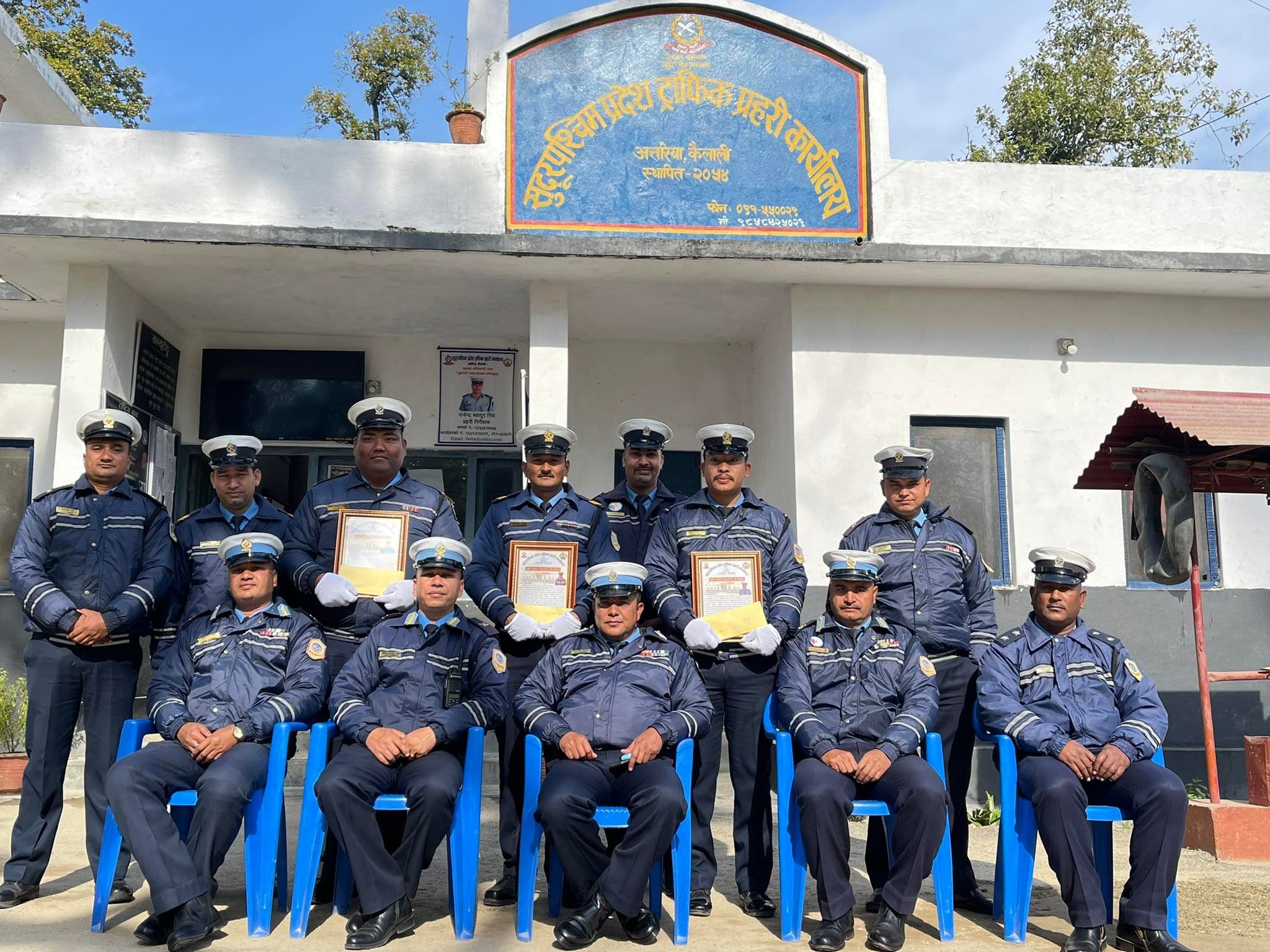 सुदूरपश्चिममा महिनाका उत्कृष्ट ३ जना ट्राफिक प्रहरी पुरस्कृत