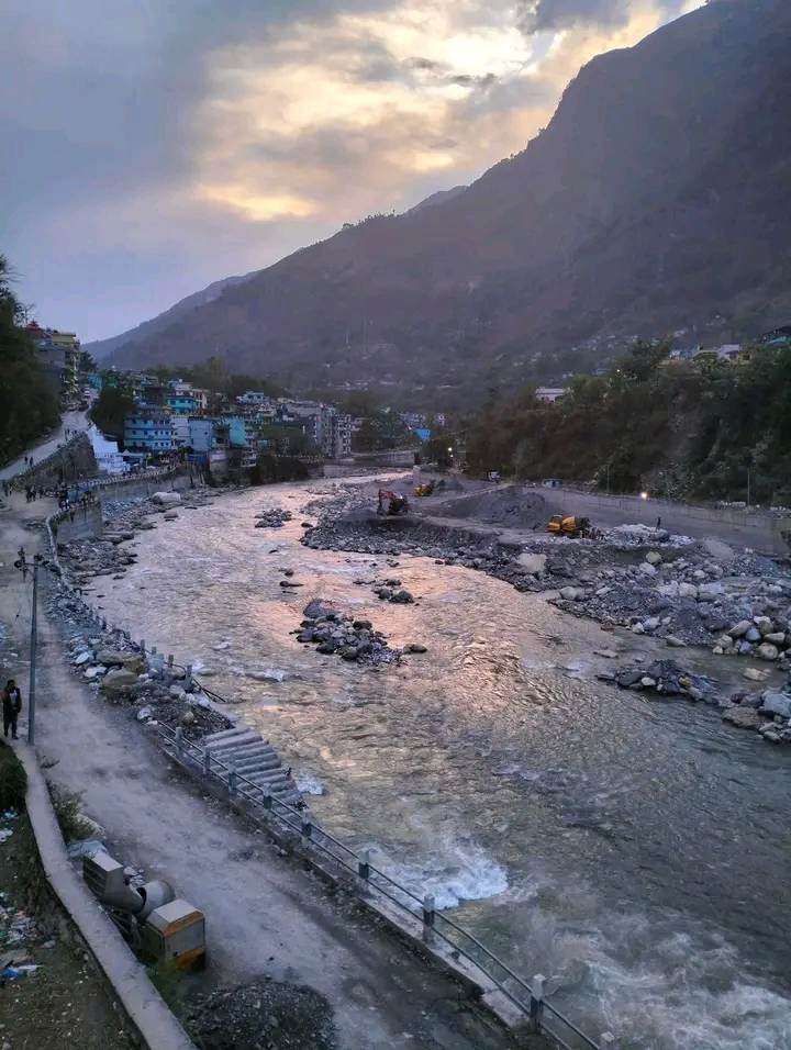 महाकाली नदीमा नेपाली र भारतीयबिच ढुङ्गा हानाहान भएपछि...