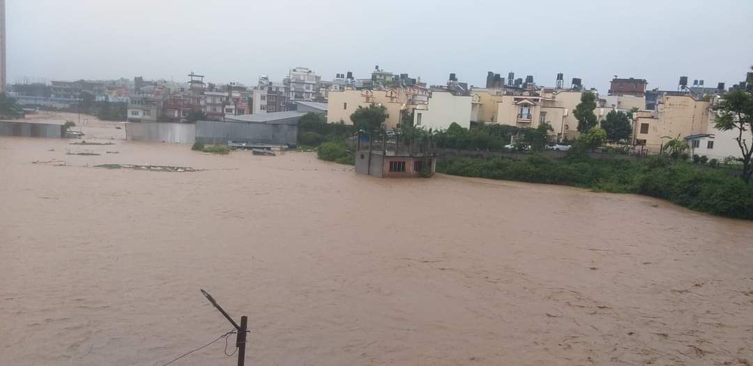 बाढी पहिरोमा परेर देशभर ३० जनाको मृत्यु, ११ जना बेपत्ता