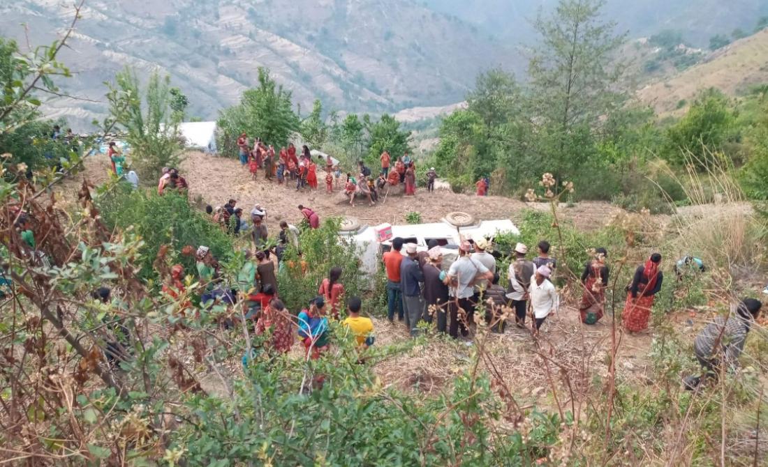 डाेटीको शिखर नगरपालिकामा जीप दुर्घटना हुँदा १० जना घाइते