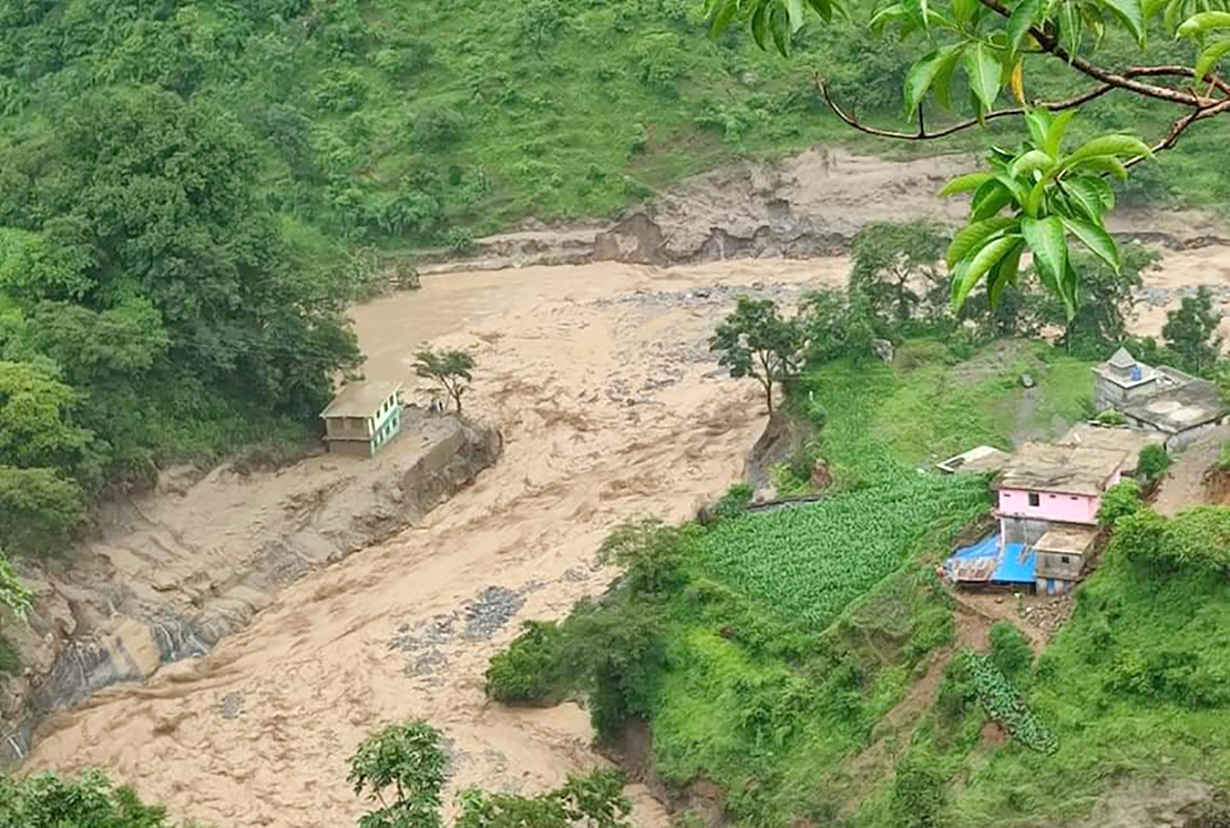 दार्चुलामा पहिरोले पुरिएर तीन जनाको मृत्यु