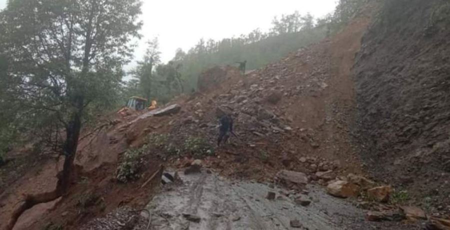 अवरुद्ध बनेको भिमदत्त राजमार्ग सुचारु