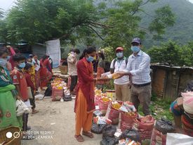 डोटीमा १४७ जनालाई खाधान्न सामाग्री बितरण