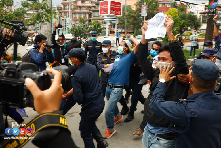 बी एण्ड सीलाई सम्बन्धन दिन लागेको भन्दै माइतीघरमा विरोध प्रदर्शन, ६ पक्राउ