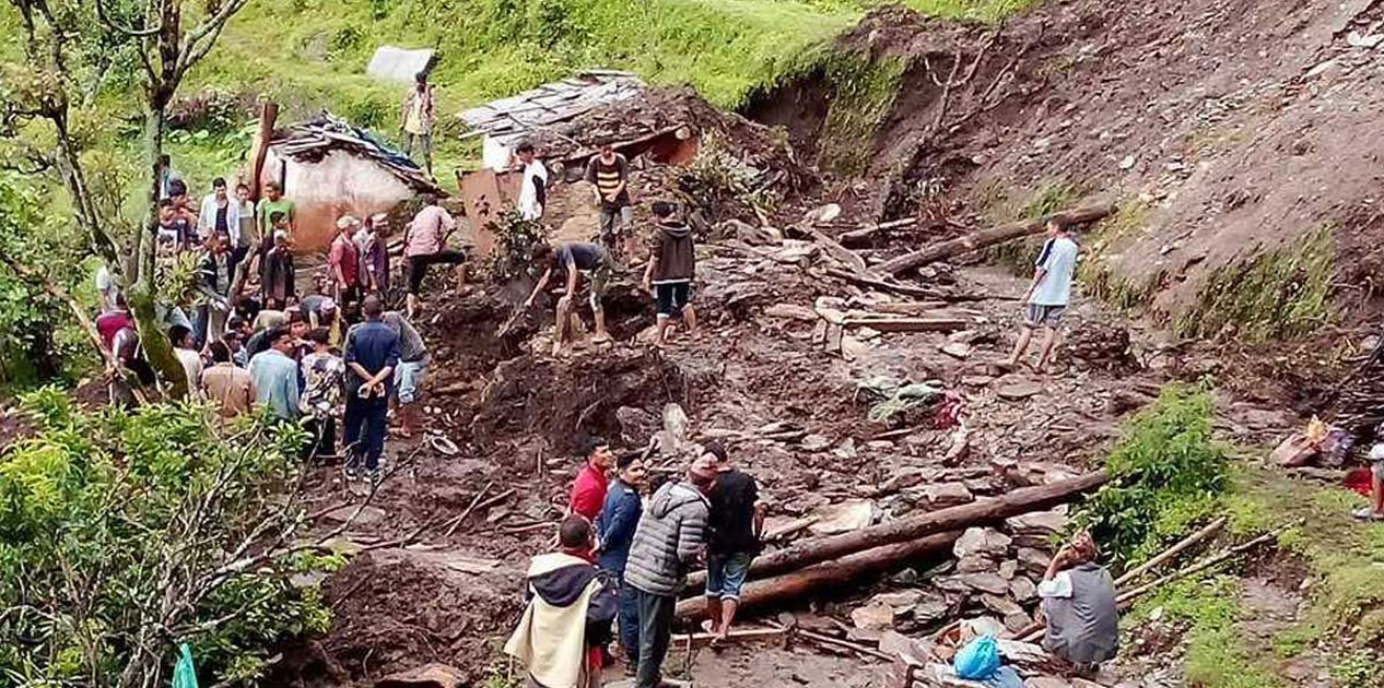 बैतडीमा पहिरोले घर पुरिँदा आमा छोराको मृत्यु