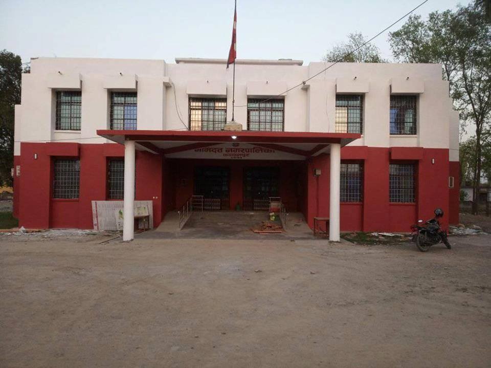 भीमदत्त नगरपालिकामा कार्यालय प्रमुख संग कार्य सम्पादन सम्झौता