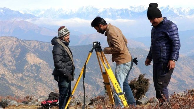 सगरमाथाको उचाइ: नेपाली नापी टोली चुचुरोमा