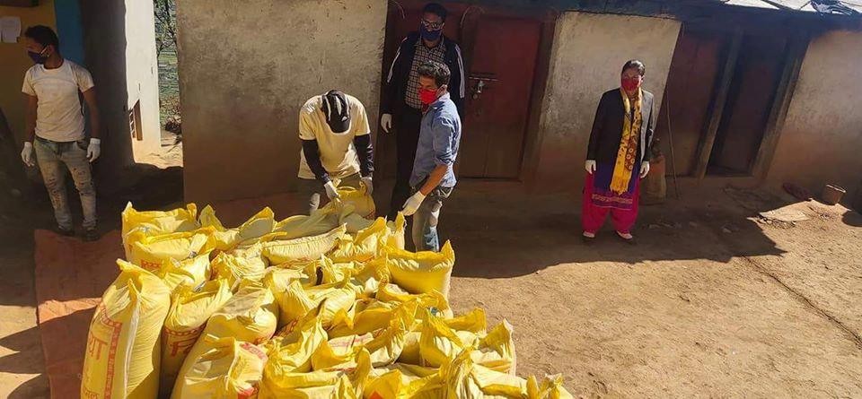 घरमै खाद्यान्न पाएका स्थानियले भने -'अहिले स्थानिय सरकार भएको अनुभूति भयो’