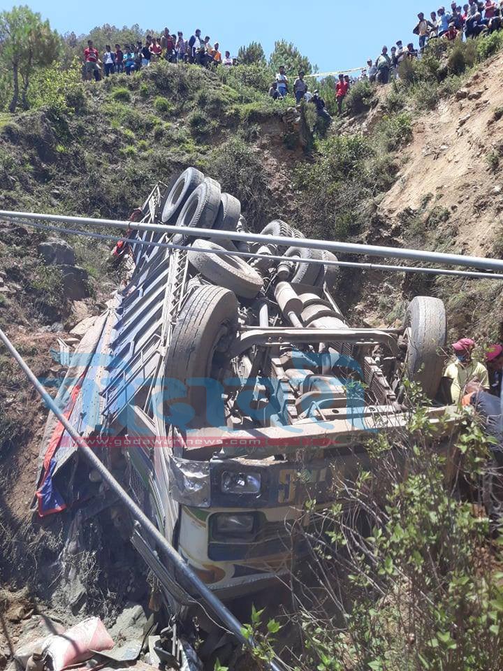 डडेल्धुरामा मालबहाक ट्रक दुर्घटना हुँदा चालकको मृत्यु