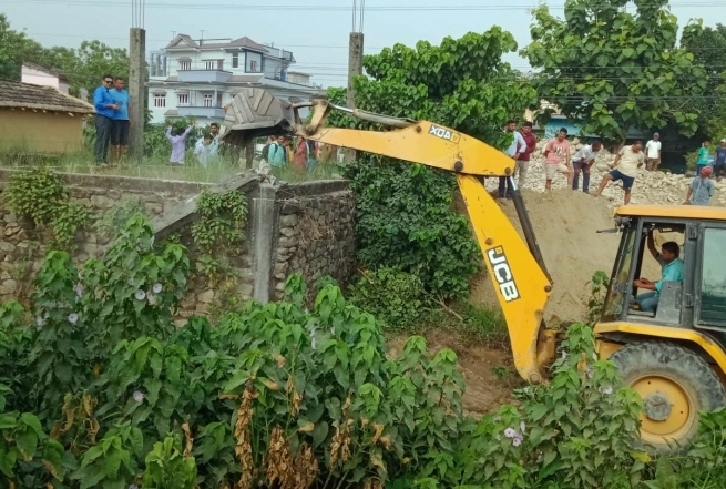 धनगढीमा खोलानालाको अतिक्रमण हटाउन सहयोग गर्न नगर प्रमुख हमालको अपिल