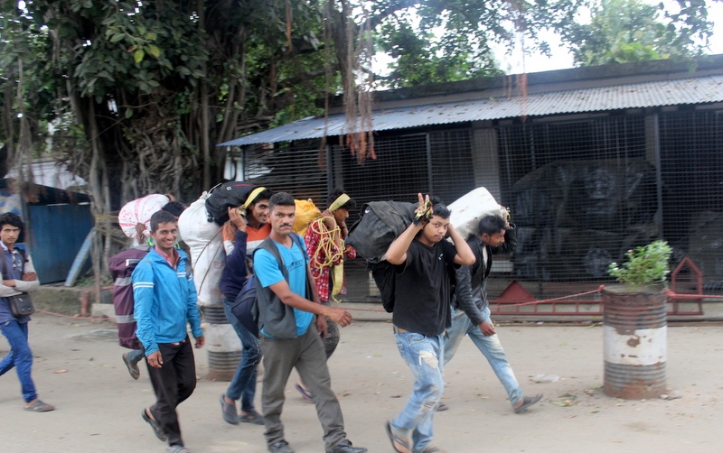 चाडपर्व नजिकिएसँगै सुदुरपश्मिमा स्वदेश फर्किने क्रम बढ्दो