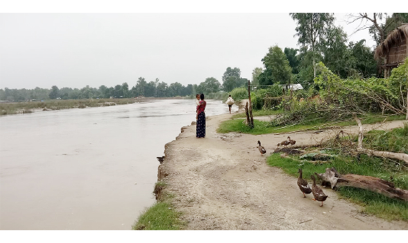 कैलालीको लालबोझीमा कान्द्रा नदी बस्तीसम्म आइपुग्यो