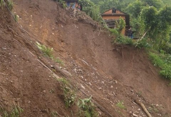 अछाममा पहिरोमा परी ४ जनाको मृत्यु, १२ बेपत्ता