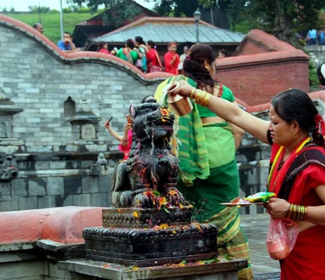 साउन महिनाको पहिलो सोमबार, भगवान शिवको पुजाआराधना गरि मनाईंदै