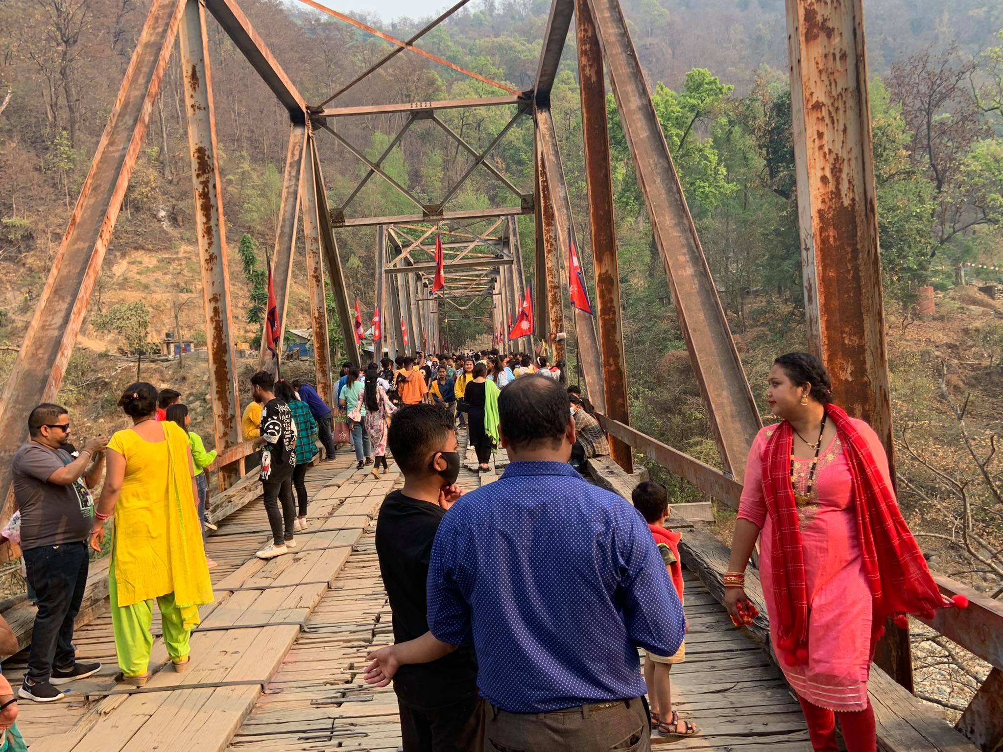 नयाँ बर्षको पहिलो दिन गोदावरीमा घुम्न जाने आन्तरिक पर्यटकको घुईचो (फोटो सहित)