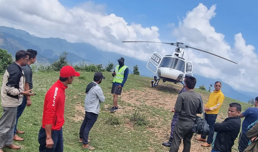 बझाङमा करेन्ट लागेर युवक घाइते भएका युवकको हेलिकप्टरमार्फत उद्धार