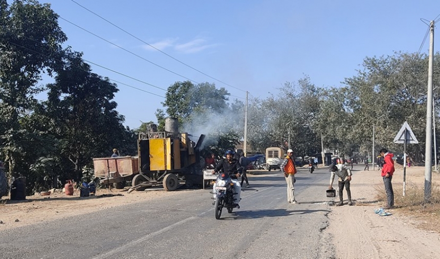 पूर्वपश्चिम राजमार्गअन्तर्गत गड्डाचौकी-चिसापानी राजमार्गको स्तरोन्नतिको काम गरिदैँ