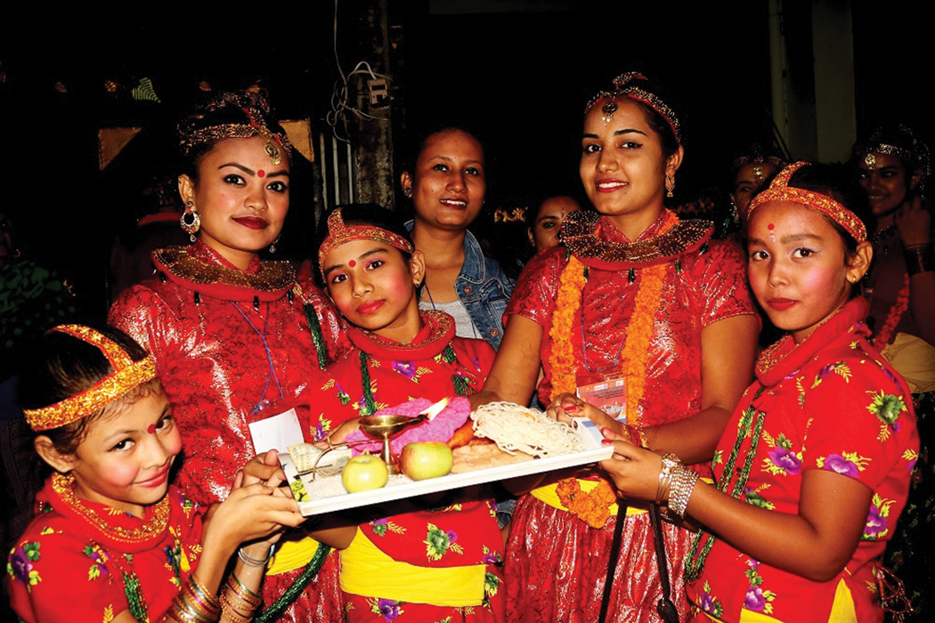 सुदुरपश्चिममा मौलिकता गुमाउँदै देउसी र भैलोः बज्दैनन् मादल, मिजरा र बाँसुरी