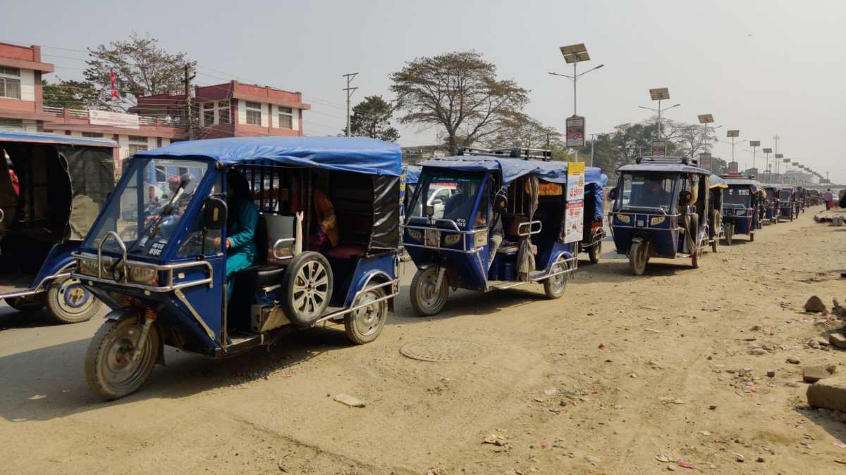 विद्युतीय रिक्सा चलाएर स्वरोजगार