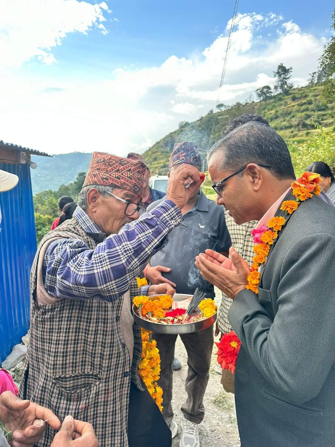 जन्म स्थान बझाङमा मन्त्री पातललाई गरे स्थानीयले स्वागत