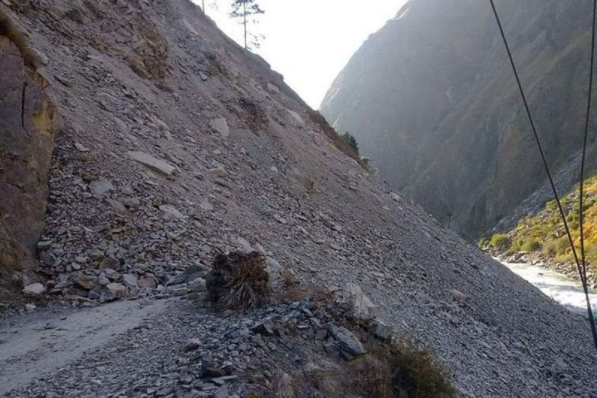 भारतले सडक बनाउँदा नेपालतिरको बाटोमा क्षति