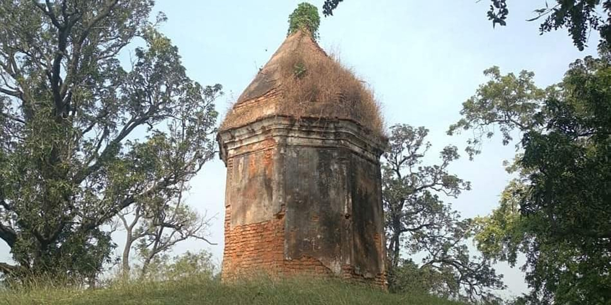 टीकापुरस्थित कैलाशेश्वर शिव मन्दिर मर्मत हुन नसक्दा जीर्ण बन्दै