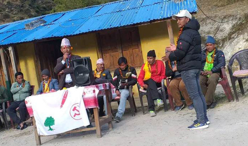 बझाङका एक वडाध्यक्ष आचारसंहिता विपरीत पार्टीको चुनावी प्रचारमा व्यस्त