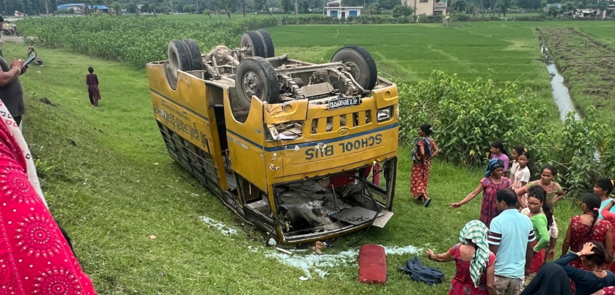 कैलालीको बल्मीमा स्कुल बस दुर्घटना, २ जना घाइते