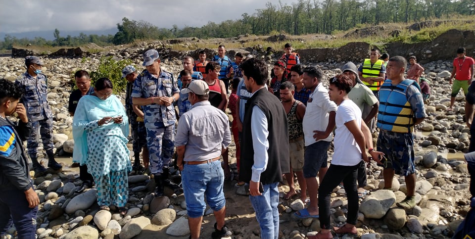 खुटिया खोलमा बगेका ट्याक्टर चालक अझै फेला परेनन् , खोजी कार्य तिब्र