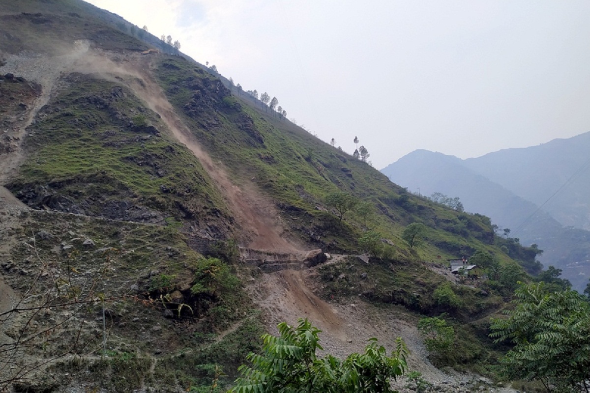 दसैँमा समेत अवरुद्ध रहेका बैतडीका ग्रामीण सडक पुनः अवरुद्ध