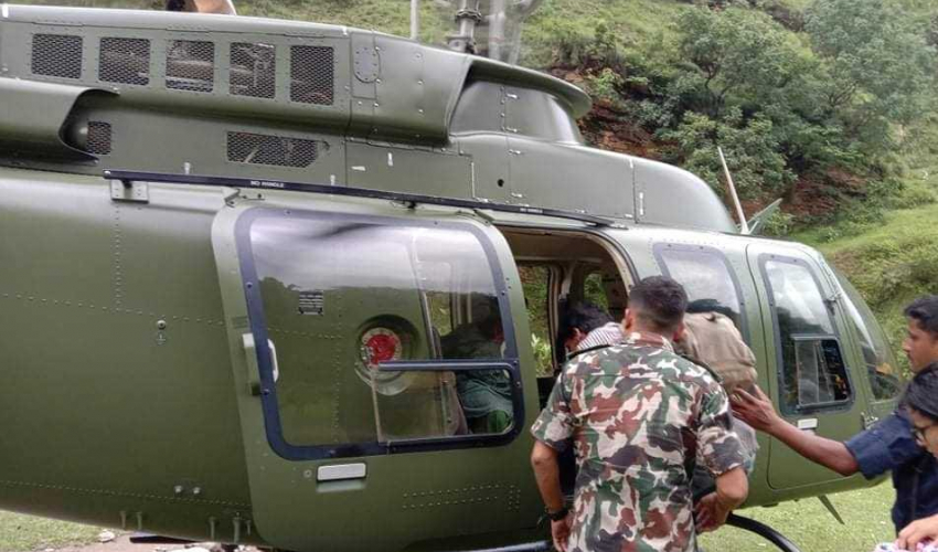 दार्चुलामा सुत्केरीको नाजुक अवस्था हुदा हेलिकप्टरद्धारा  उद्दार