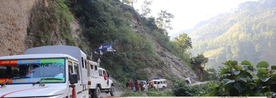 बैतडीमा छोटो दुरीका सवारीले पनि यात्रुलाई अनिवार्य टिकट दिनुपर्ने