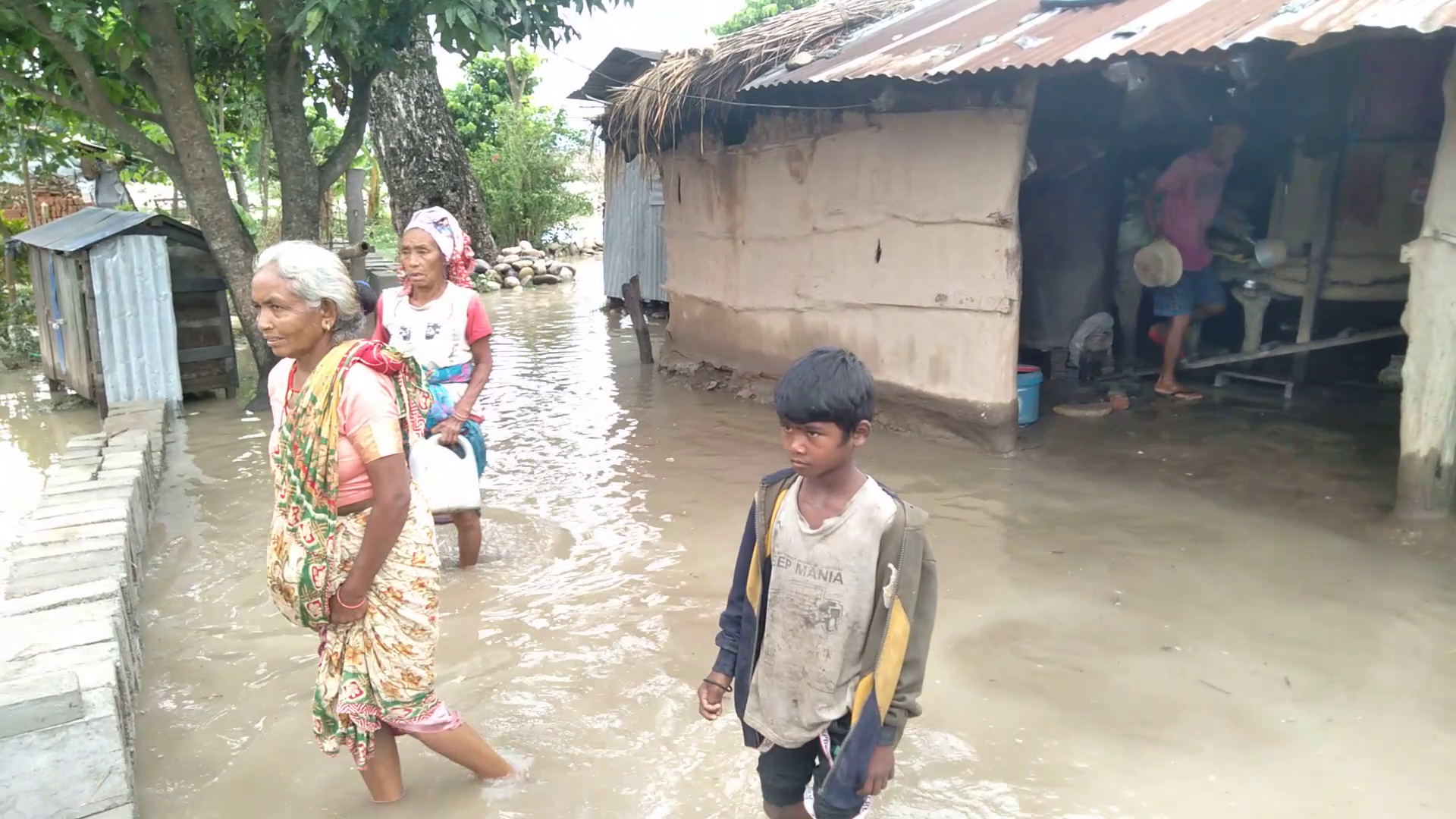 भीमदत्तनगरका बाढीपीडितलाई खाना बस्नकोको समस्या