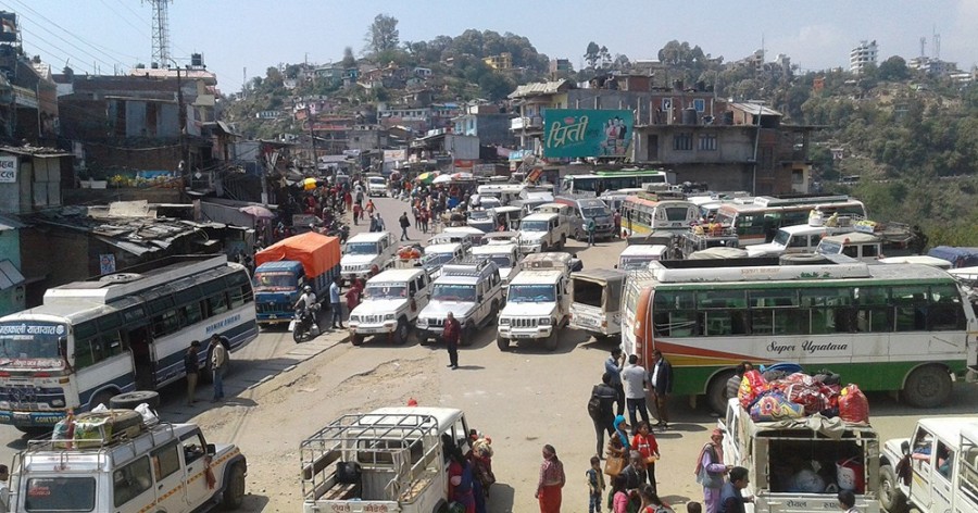 पार्किङका लागि ठाउँ नहुँदा डडेल्धुरा बसपार्क अस्तव्यस्त