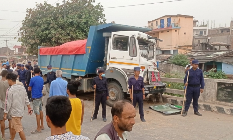 कैलालीमा टिप्परको ठक्करबाट एक पैदलयात्री घाइते