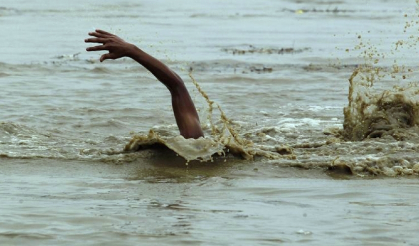 धनगढीमा माछा मार्ने क्रममा नालामा बगेर १९ वर्षीया युवती बेपत्ता